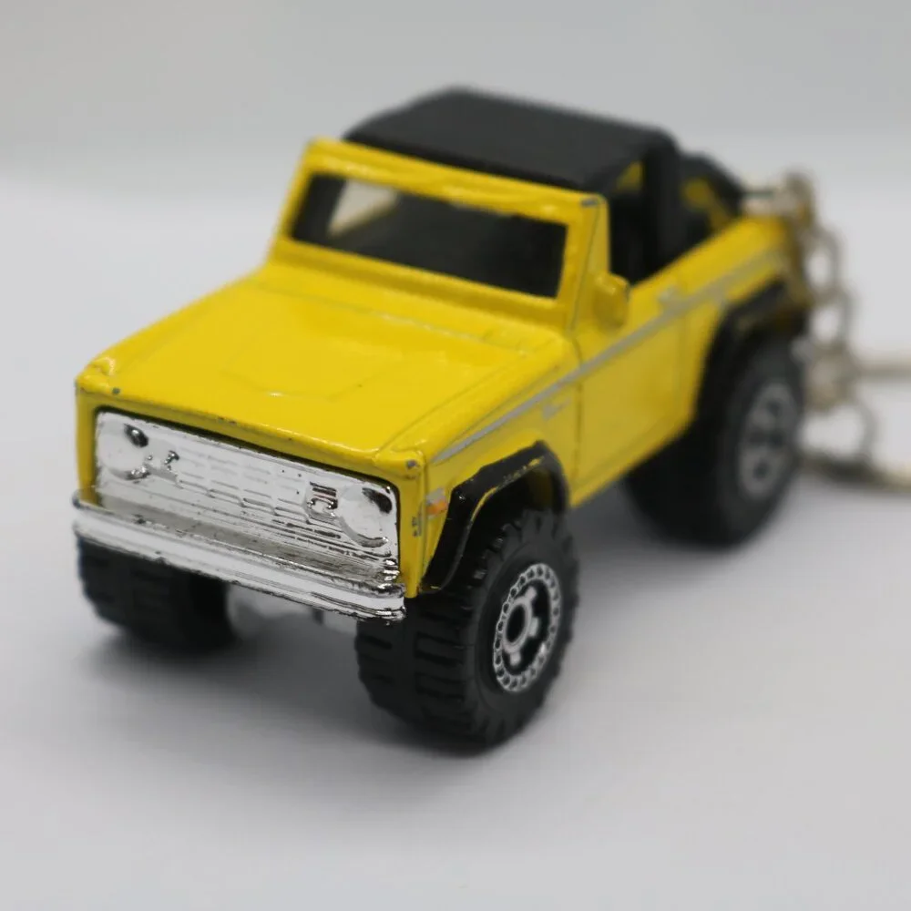 Matchbox yellow Bronco 1972 4x4 Custom keychain 1:57 scale